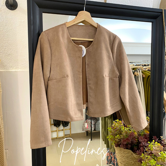 Chaqueta corta ante camel