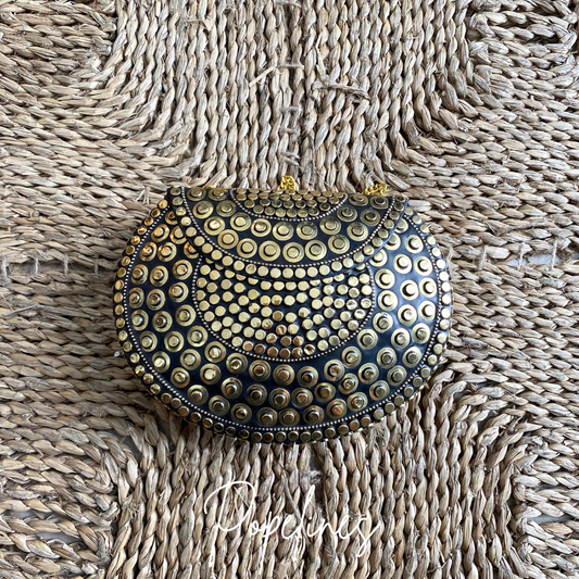 Bolso latón chapitas doradas