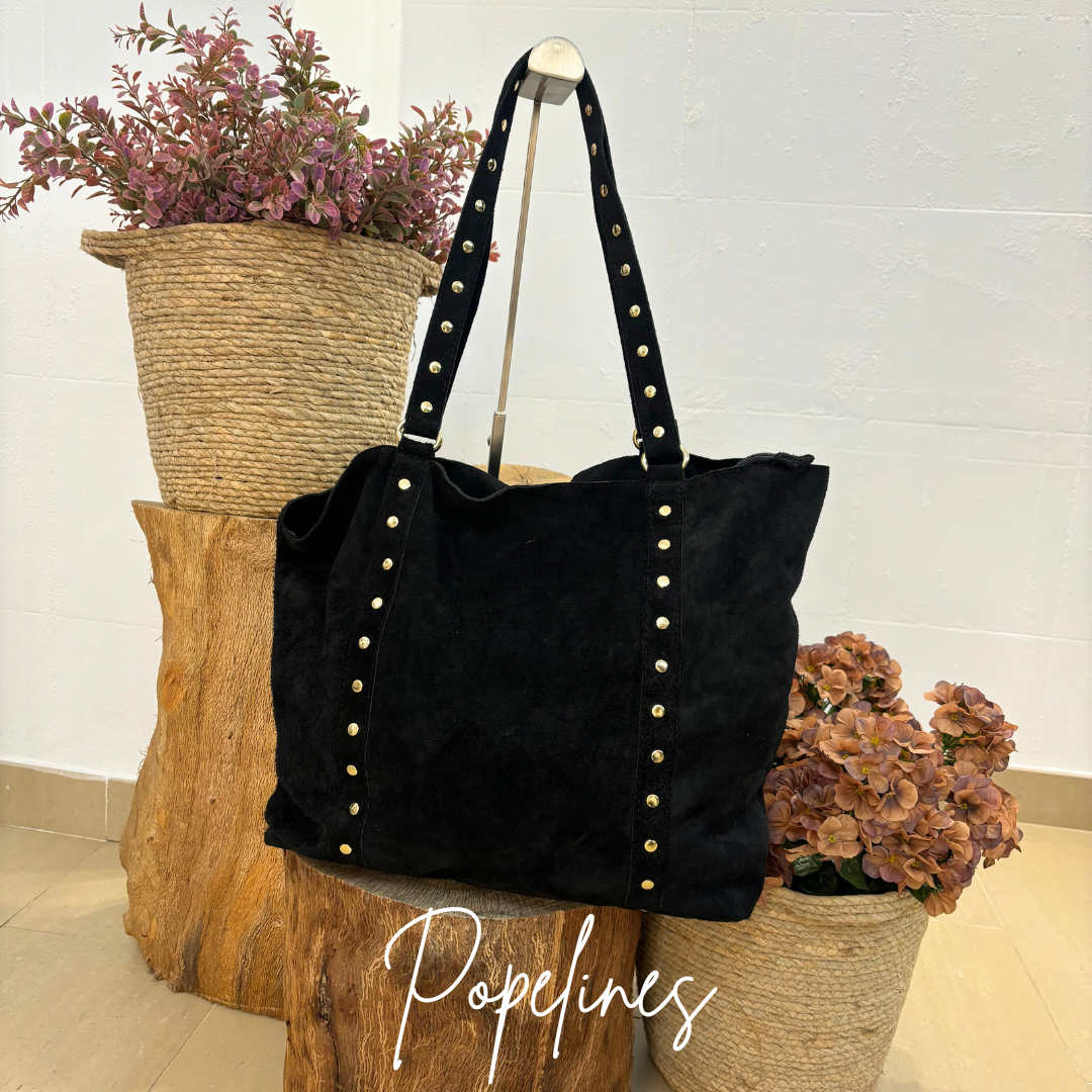 Bolso piel asa tachuelas negro.