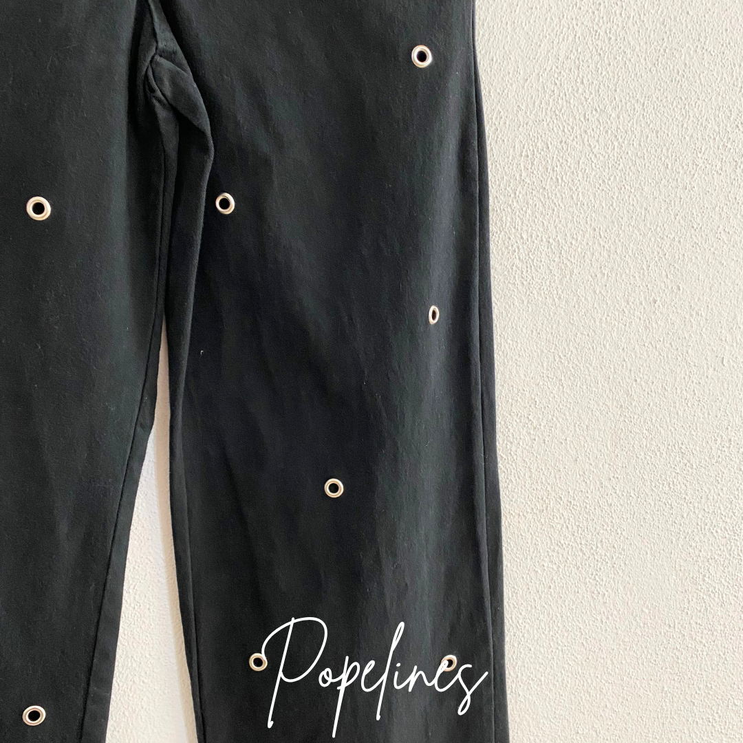 Pantalón arandelas negro