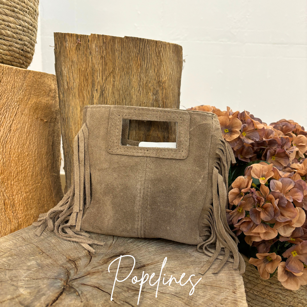 Bolso mini flecos camel.