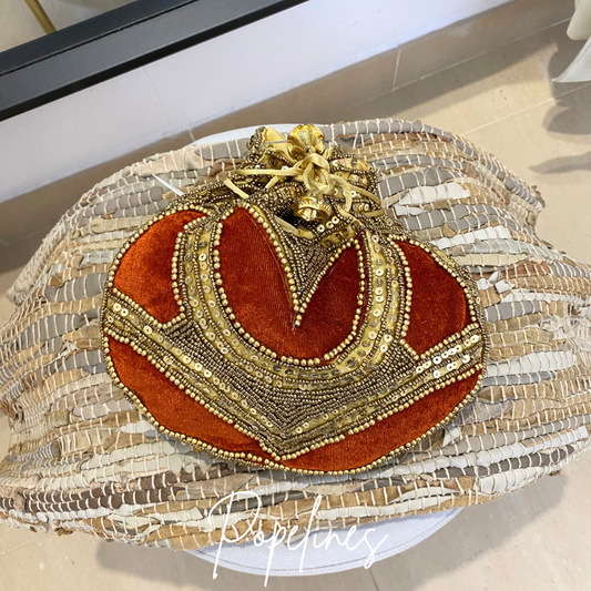 Bombonera cuentas doradas fondo teja