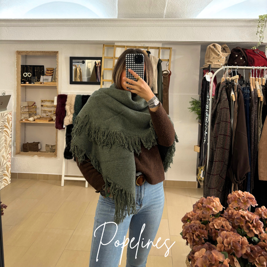 Capa lana flecos verde claro