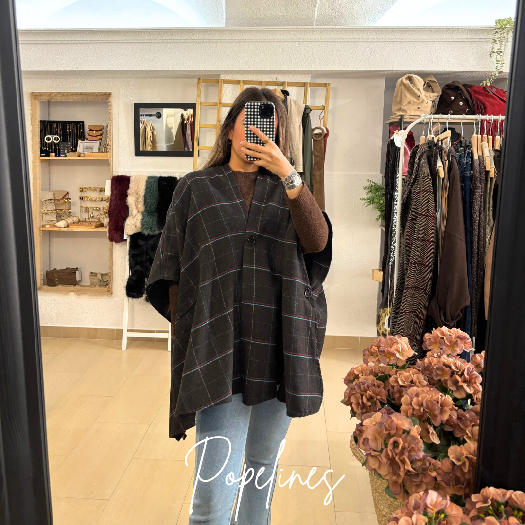 Poncho Escocia