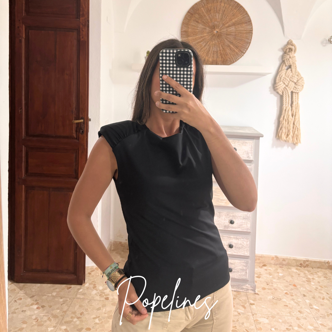 Top basic frunce negro