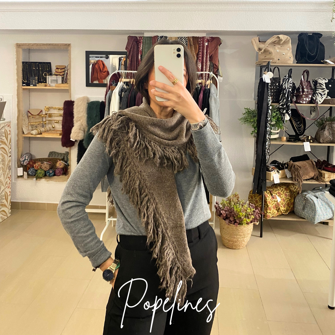 Pañuelo punto flecos topo