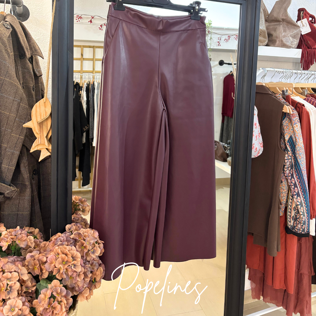 Pantalón polipiel granate