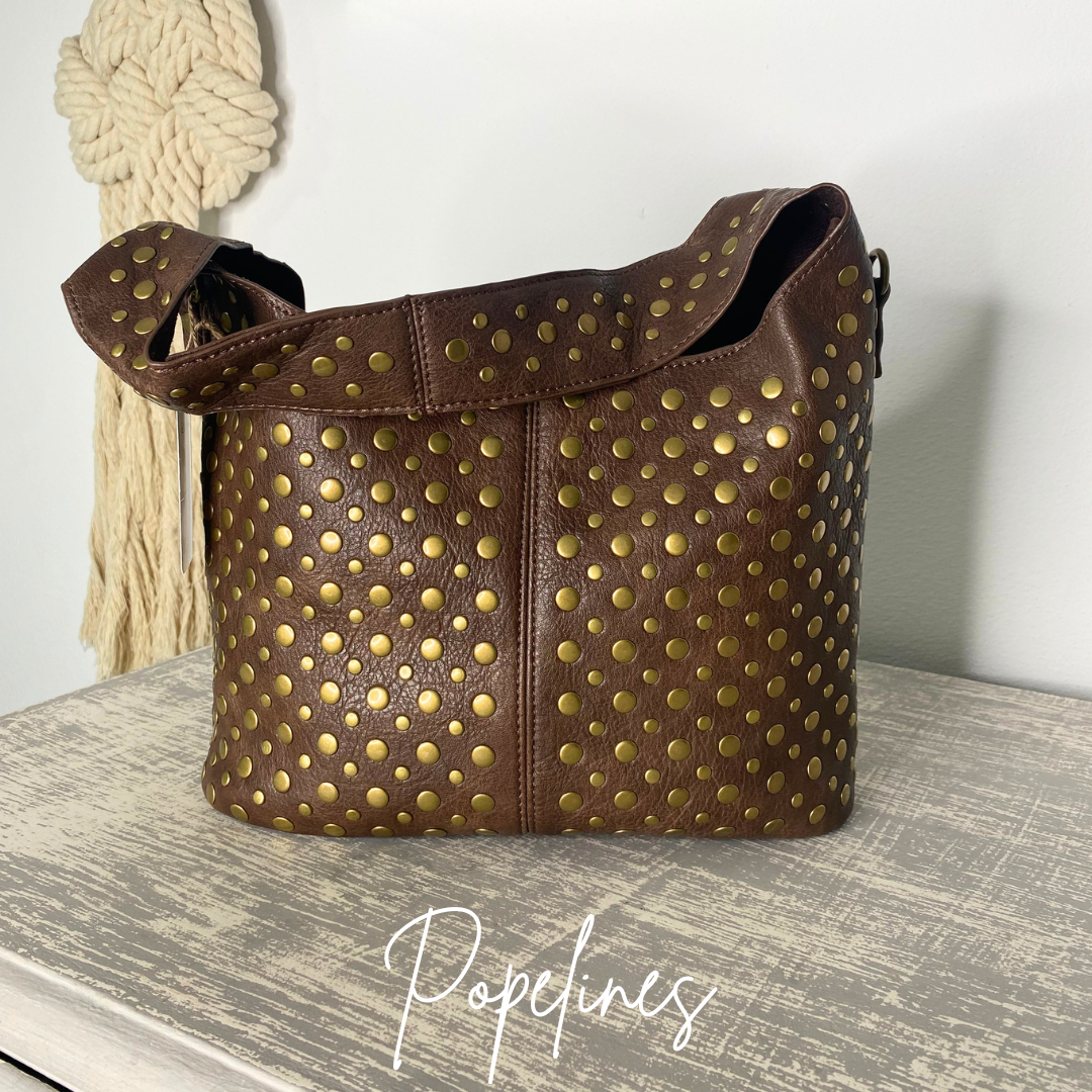 Bolso tachuelas café