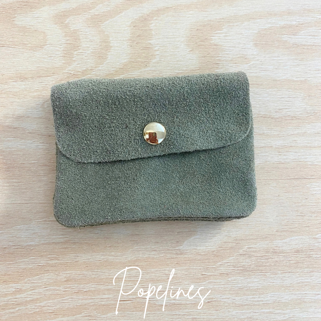 Cartera ante verde claro