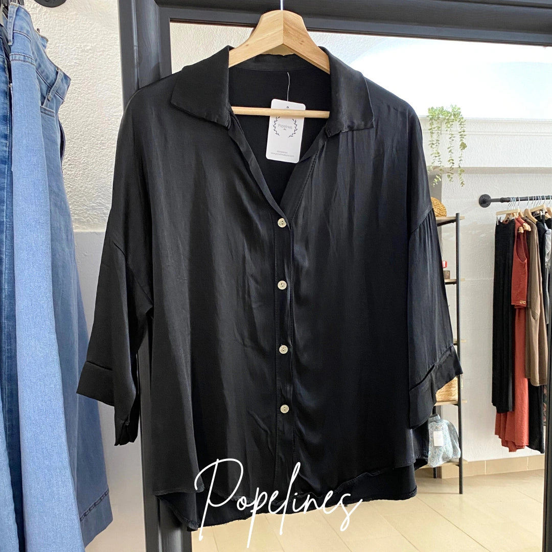 Blusa satinada negra