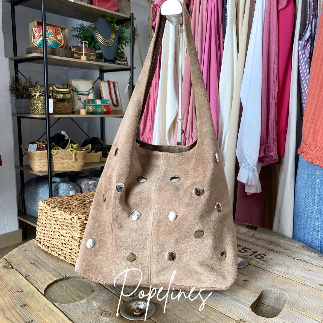 Bolso serraje tachuelas camel