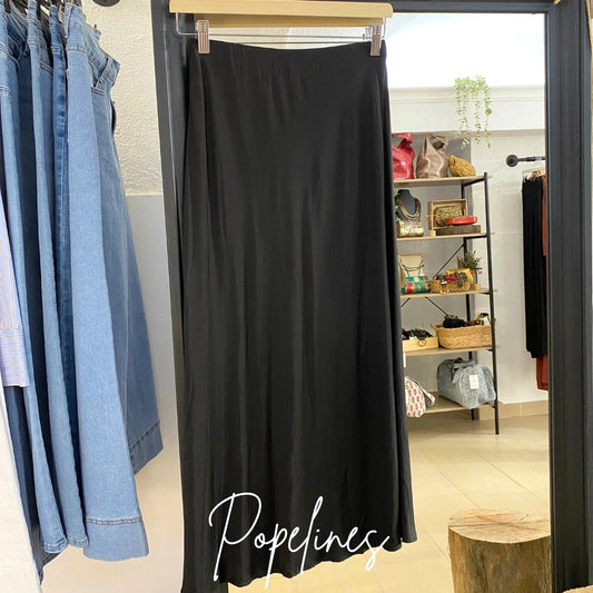 Falda satinada negra