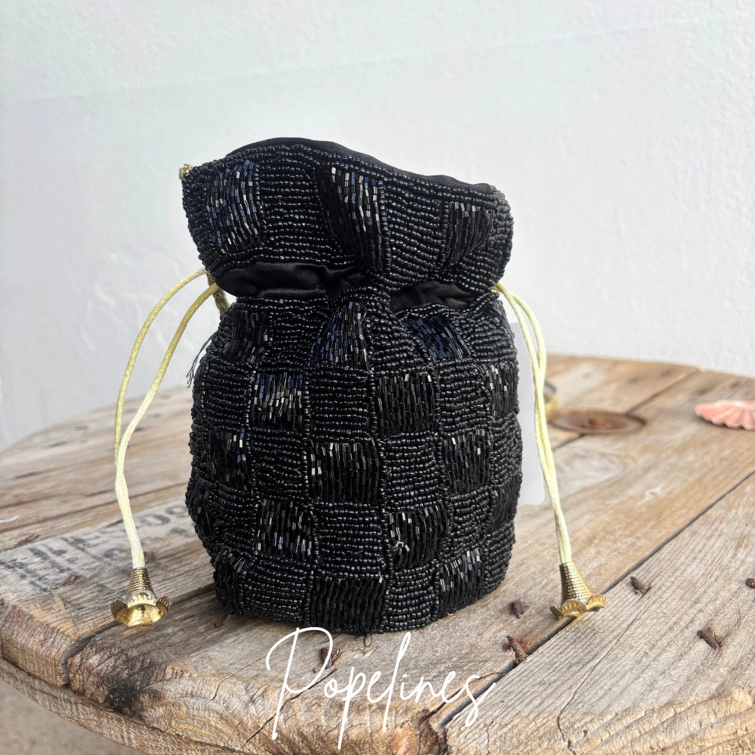 Bombonera cuentas negras