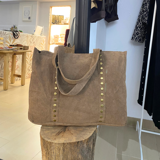 Bolso grande piel tachuelas camel