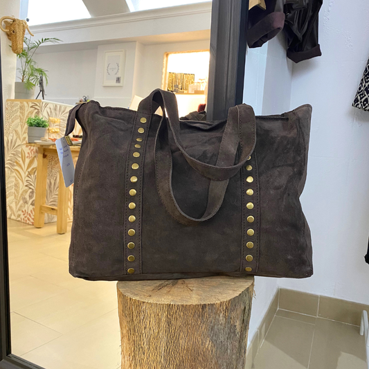 Bolso grande piel tachuelas chocolate