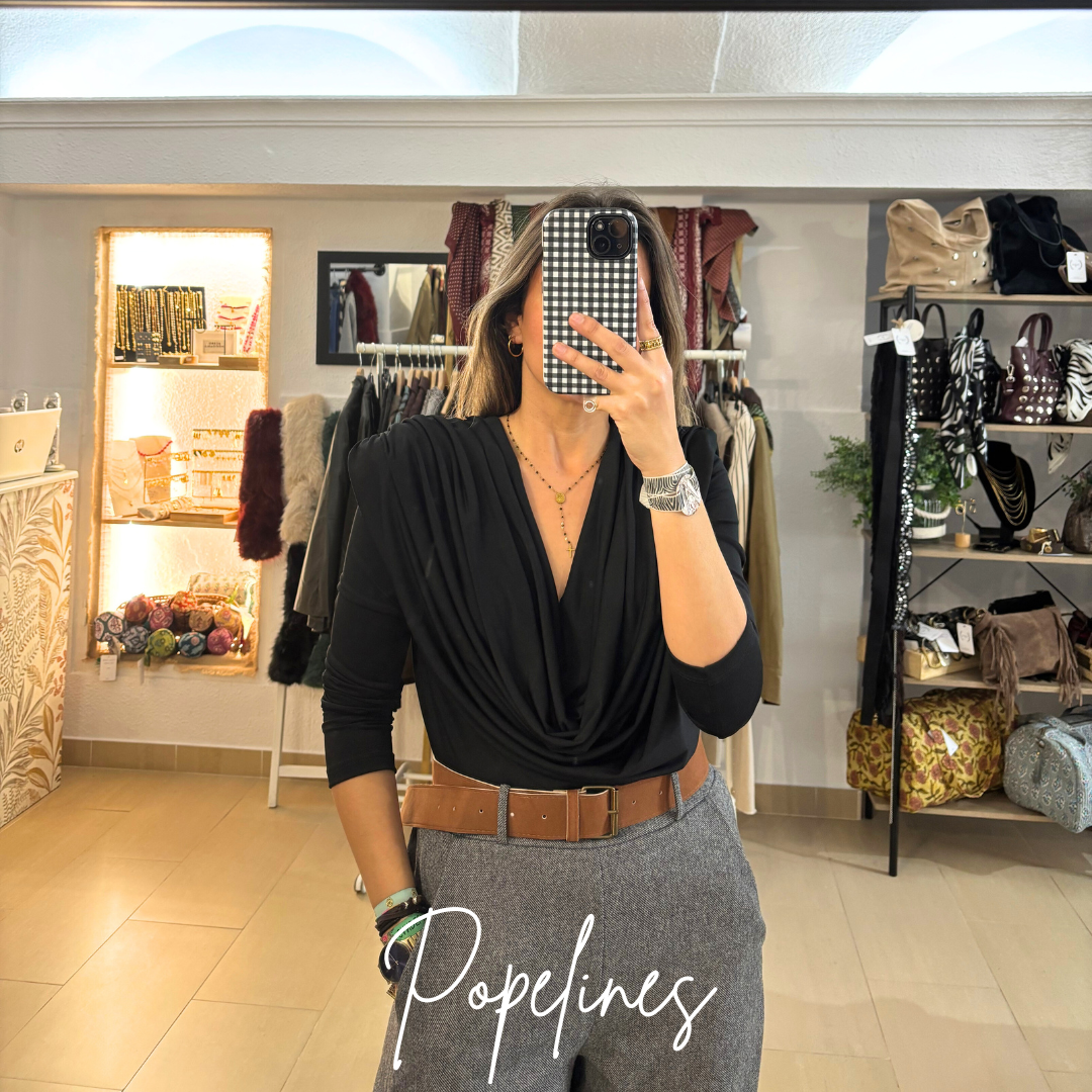 Top hombreras cuello drapeado negro