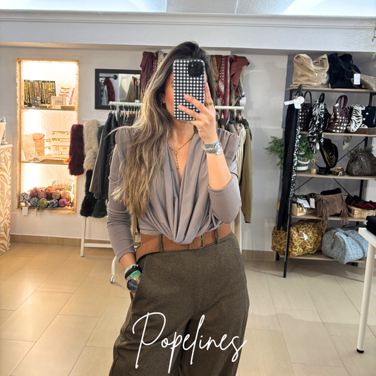 Top hombreras cuello drapeado topo