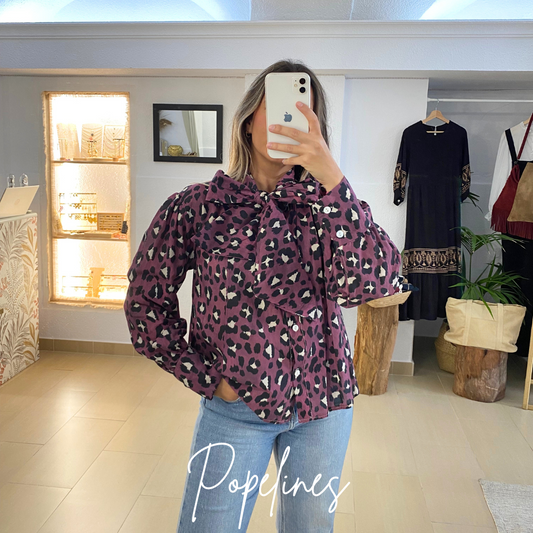 Blusa print burdeos.