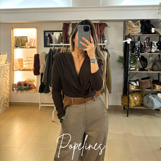 Top hombreras cuello drapeado chocolate