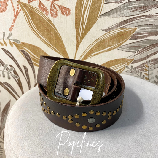 Cinturón tachuelas rombo chocolate