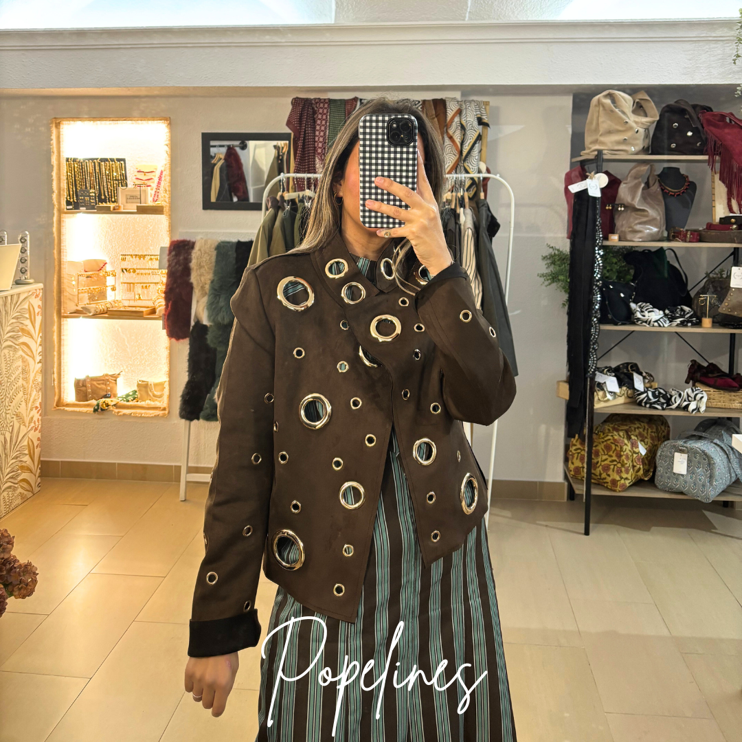 Chaqueta arandelas doradas