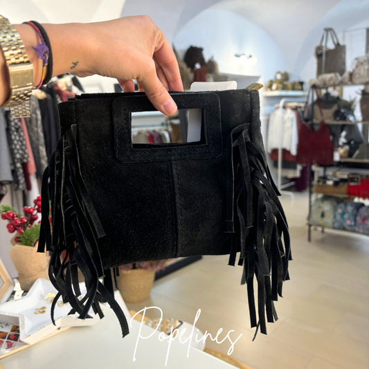 Bolso mini flecos negro.