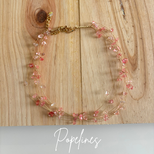 Choker rosado.