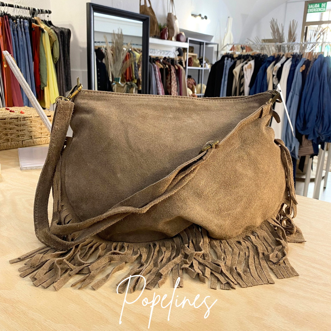 Bolso media luna flecos camel