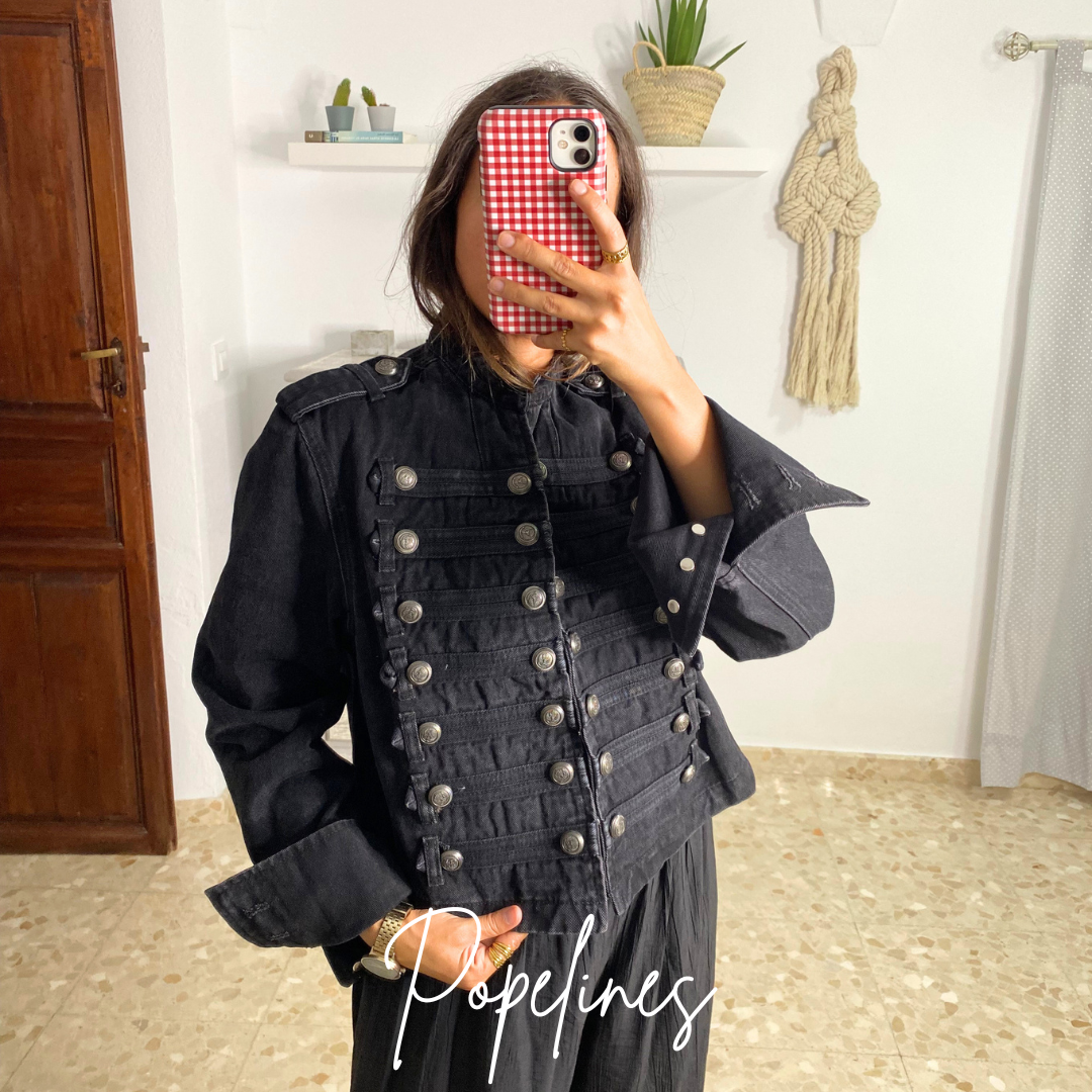 Chaqueta botones negra