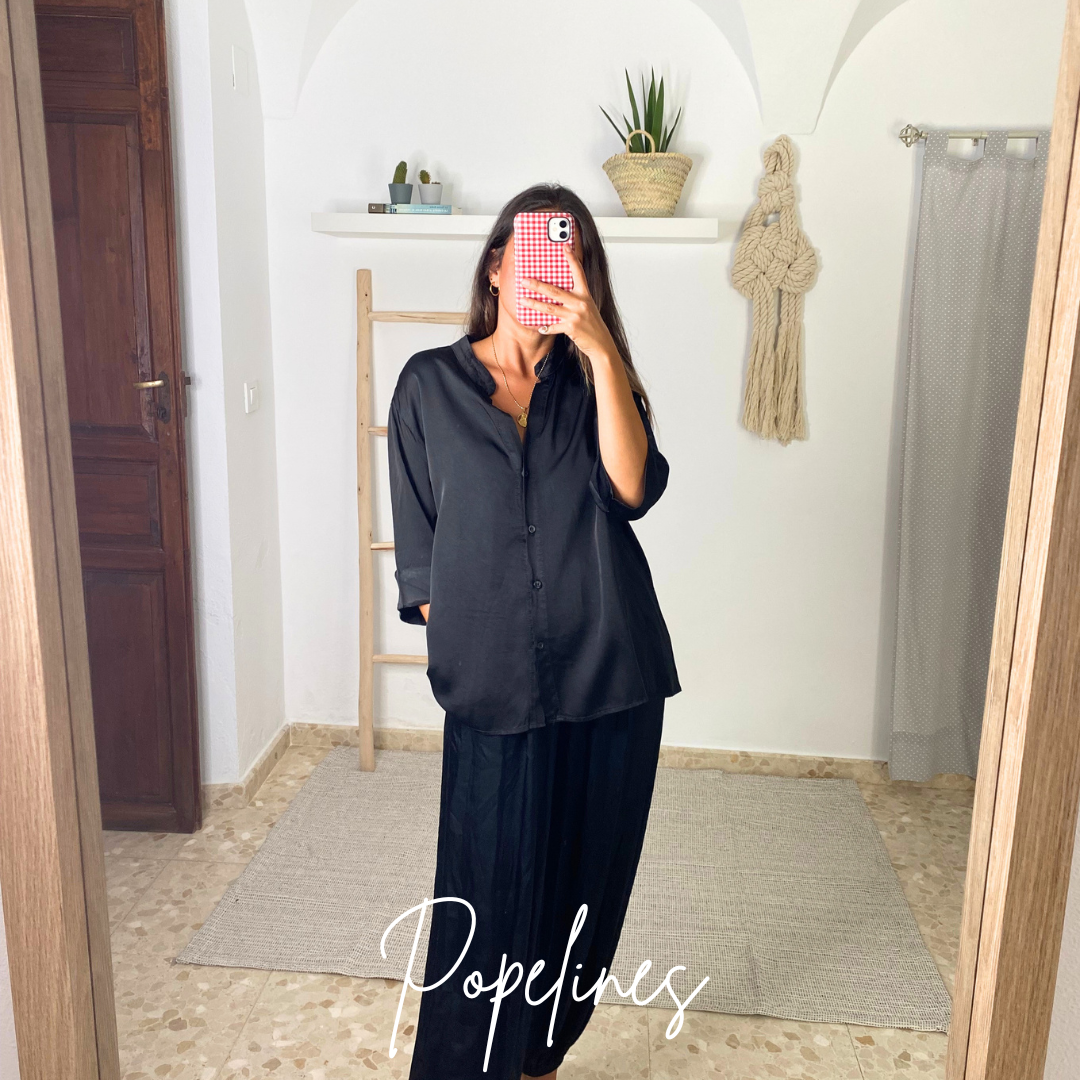 Blusa satinada negra