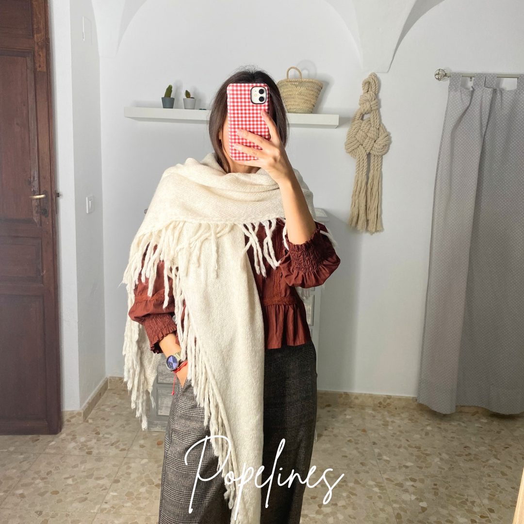 Capa flecos beige