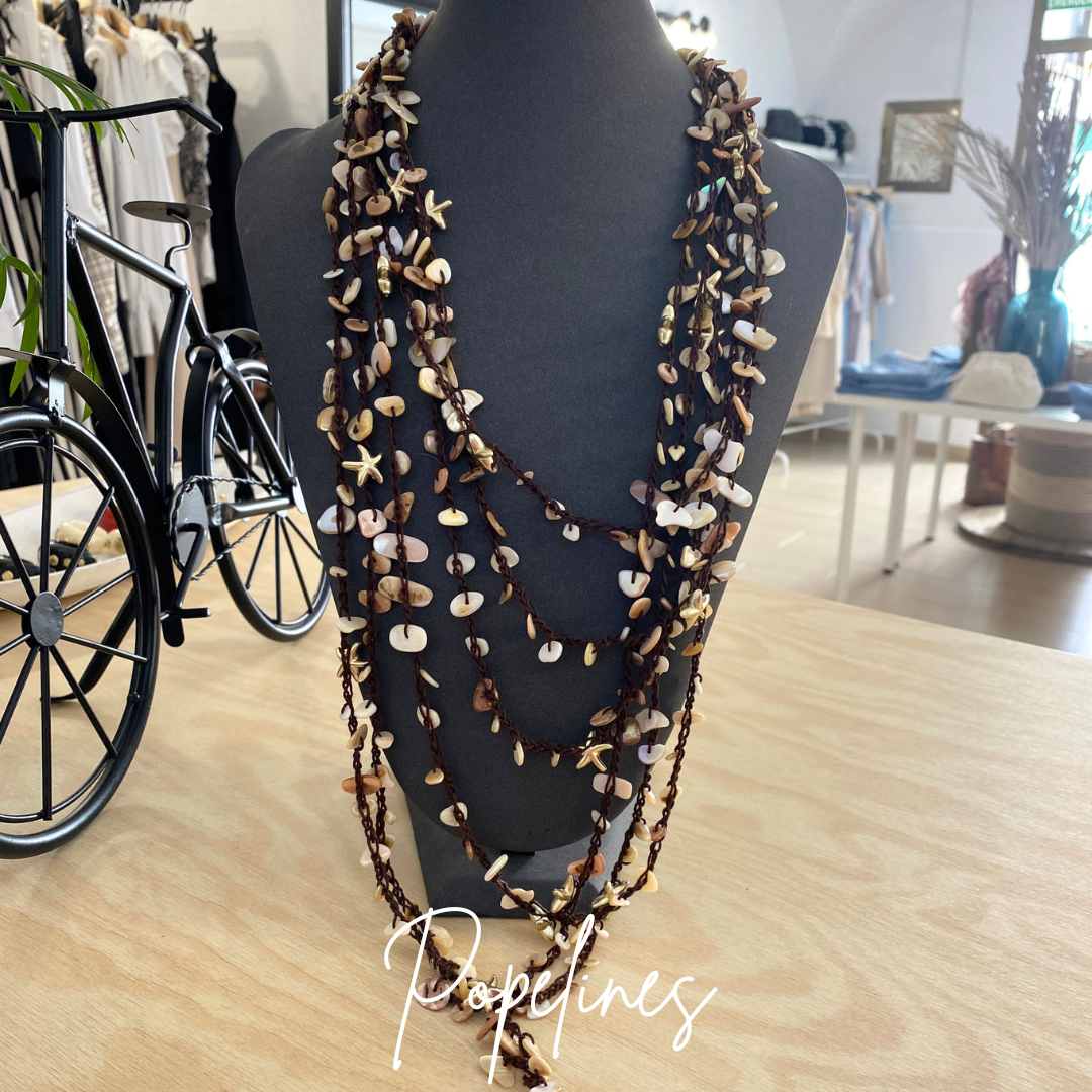 Collar conchas chocolate